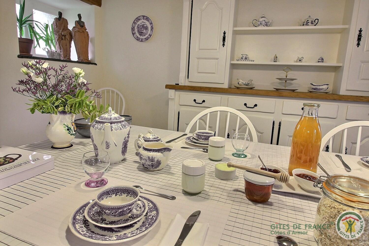 Le Parfum Des Fleurs Bed & Breakfast Plussulien Luaran gambar